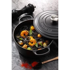 Cocotte en fonte Ronde 20 cm Noir mat Le Creuset Signature -Boutique GreenPan cocotte en fonte ronde 20 cm noir mat le creuset signature 4