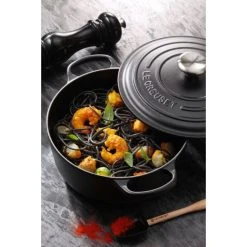 Cocotte en fonte Ronde 24 cm Noir mat Le Creuset Signature 10 Cocotte en fonte Ronde 24 cm Noir mat Le Creuset Signature -Boutique GreenPan cocotte en fonte ronde 24 cm noir mat le creuset signature 4