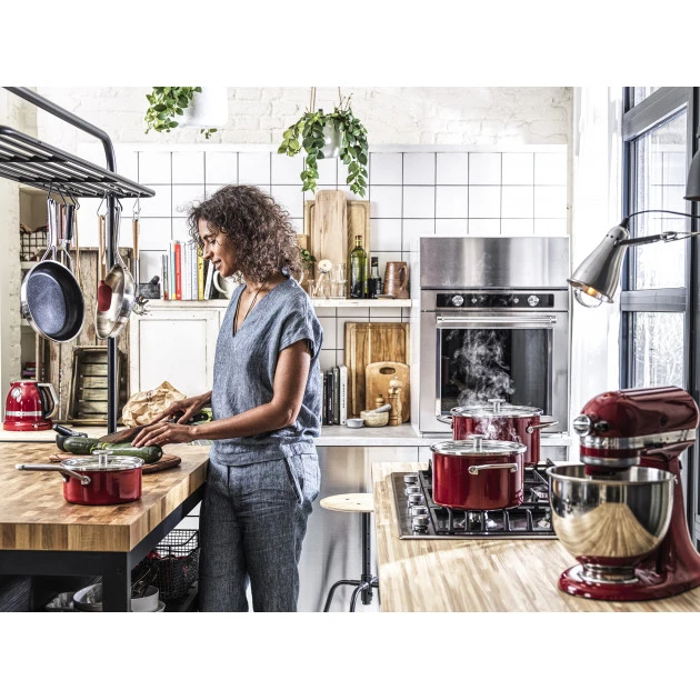 Faitout Émaillé 24cm Rouge Empire KitchenAid 5 Faitout Émaillé 24cm Rouge Empire KitchenAid – Image 5