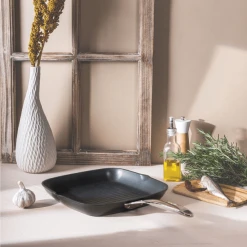 Grill Carré Castel'Pro 28 cm Poignée Fixe Ultralu Cristel 7 Grill Carré Castel'Pro 28 cm Poignée Fixe Ultralu Cristel -Boutique GreenPan grill carre castel pro 28 cm poignee fixe ultralu cristel 3