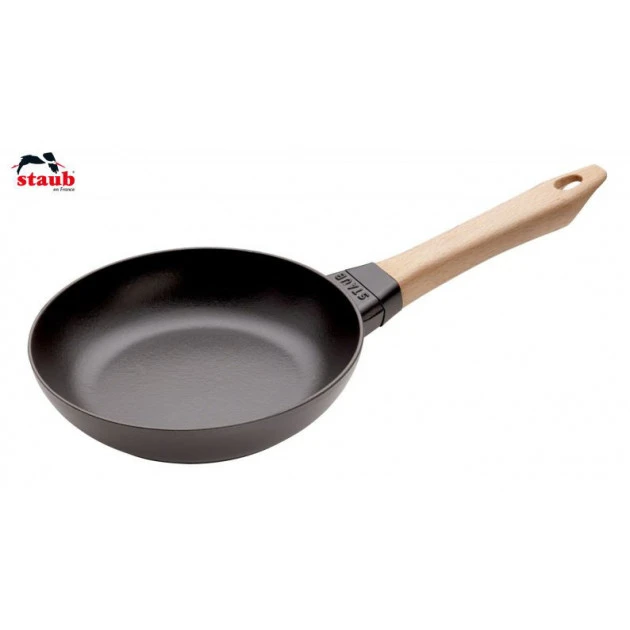 Poêle en Fonte Noir 20 cm Manche Bois Staub 1 Poêle en Fonte Noir 20 cm Manche Bois Staub