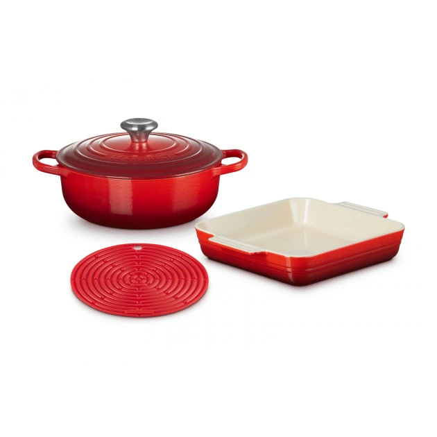 Set Cocotte 24 cm, Plat à Gratin 23 cm et Dessous de Plat Cerise Le Creuset 1 Set Cocotte 24 cm, Plat à Gratin 23 cm et Dessous de Plat Cerise Le Creuset