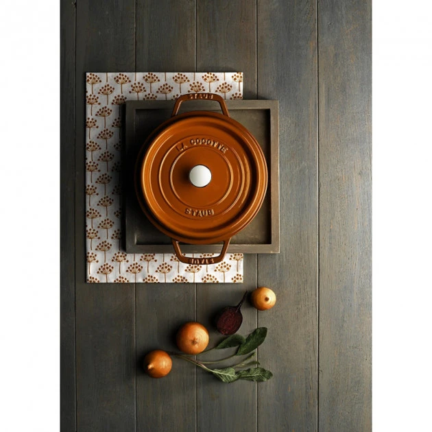 STAUB Cocotte Fonte Ronde 28 cm Cannelle Majolique 6,7 L 3 STAUB Cocotte Fonte Ronde 28 cm Cannelle Majolique 6,7 L â Image 3